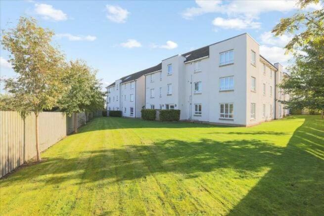 Newly Refurbished Large With Huge Garden * Edinburgh